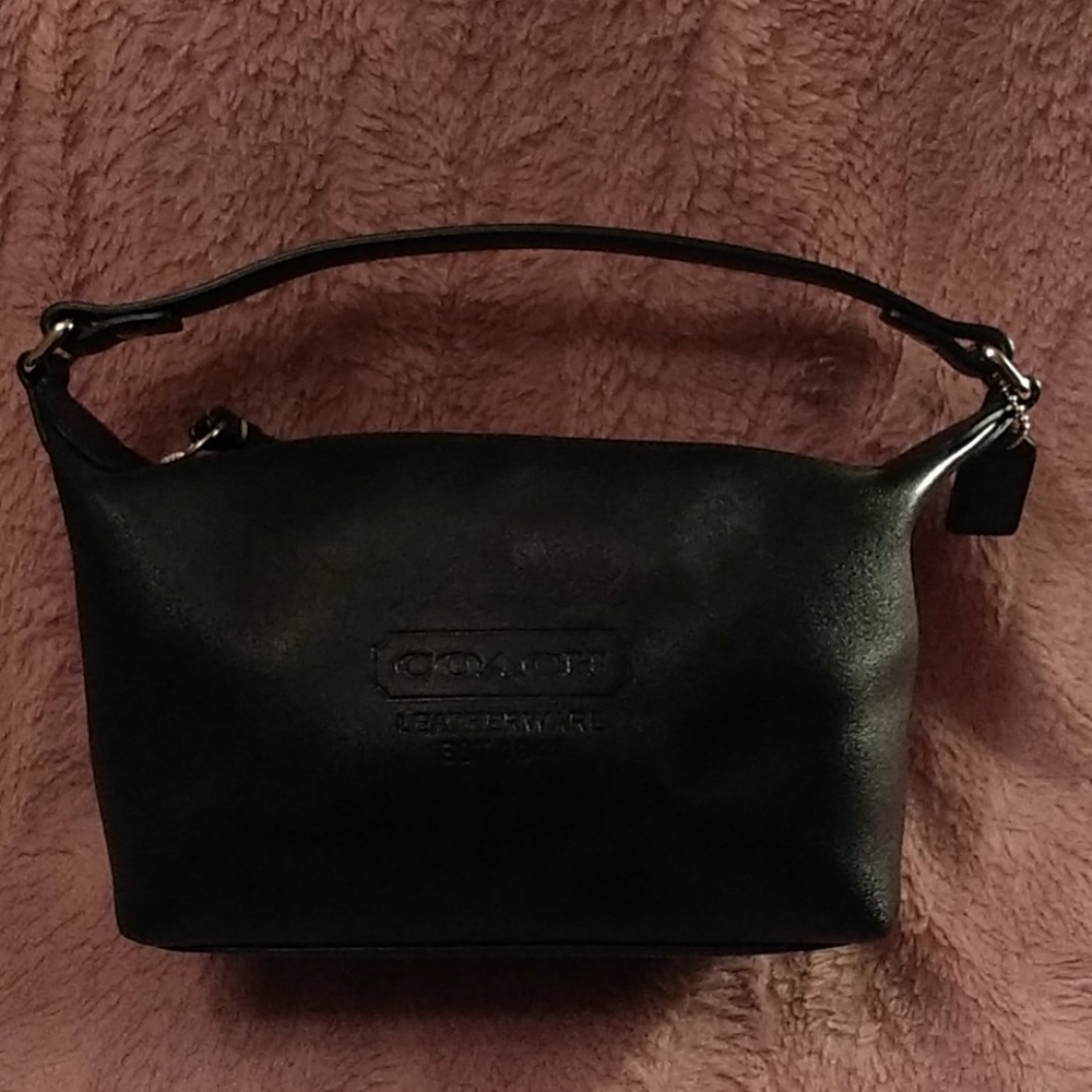 Vintage Authentic small/mini coach black leather handbag - Picture 3 of 8